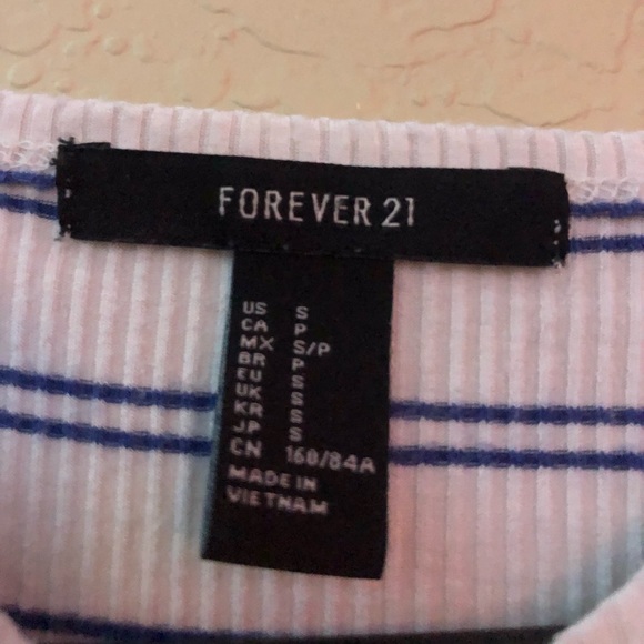 FOREVER 21 super cute and comfy striped crop top - Picture 3 of 3